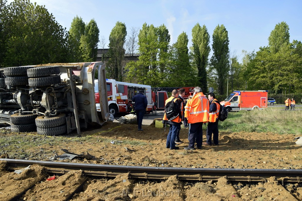 Schwerer VU LKW Zug Bergheim Kenten Koelnerstr P094.JPG - Miklos Laubert